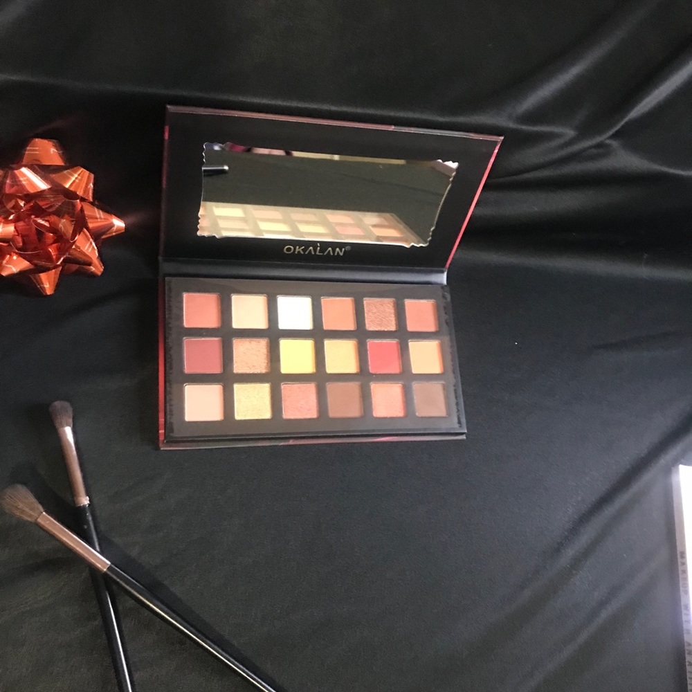 Okalan 18 color pallete